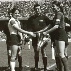 El Espanyol festeja los 50 años del Femenino con un 'doblete'