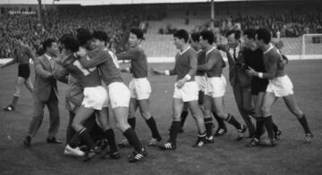 Con un equipo amateur, integrado por militares, Corea del Norte avanzó de la fase de grupos venciendo a Italia y llegó a cuartos de final, instancia donde perdió ante Portugal.