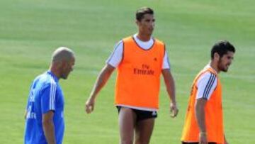 Zidane recomendó el fichaje de Isco y acertó. El de Arroyo de la Miel y Cristiano se entienden de maravilla en el campo.