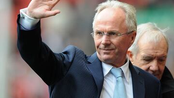 Manchester City's Swedish manager Sven-Göran Eriksson waves to the fans before the Premier league football match against Liverpool at Anfield, Liverpool, north-west England, on May 4, 2008. AFP PHOTO/ANDREW YATES
Mobile and website use of domestic English football pictures are subject to obtaining a Photographic End User Licence from Football DataCo Ltd Tel : +44 (0) 207 864 9121 or e-mail accreditations@football-dataco.com - applies to Premier and Football League matches.