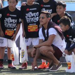 Alexis Sánchez: "Si me da el estado físico, jugaría en la U"