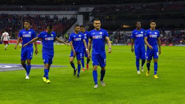 Cruz Azul y la cruz de cemento que los acompa&ntilde;a en liguilla