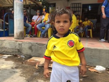 Hinchas de la Selección se acercan al Metropolitano y comienzan la fiesta del fútbol. 