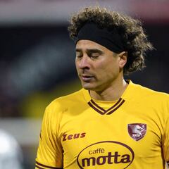 Guillermo Ochoa de jugador del mes, a ser suplente del Salernitana