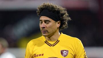 Guillermo Ochoa de jugador del mes, a ser suplente del Salernitana