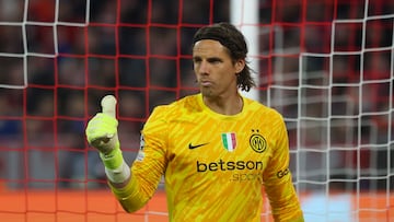 Munich (Germany), 08/04/2025.- Goalkeeper Yann Sommer of Inter reacts during the UEFA Champions League quarter final 1st leg between FC Bayern Munich and Inter Milan in Munich, Germany, 08 April 2025. (Liga de Campeones, Alemania) EFE/EPA/FILIP SINGER