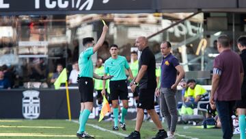 Abelardo fue amonestado ante el Cádiz CF.