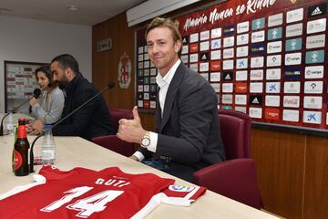 Guti durante su presentación.

