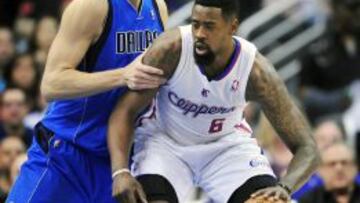 DeAndre Jordan postea ante Nowitzki en una imagen de archivo.