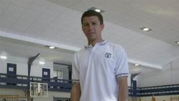 <b>PAULISTA. </b>Toninho, en el colegio SEK, donde imparte clase.