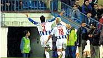 EXPLOSIÓN DE JÚBILO. Óscar se confiesa atlético, pero no escondió su alegría tras lograr el primer gol.