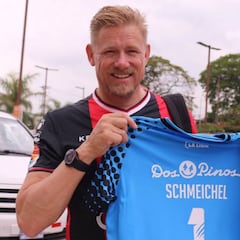 Peter Schmeichel visitó al Alajuelense de Costa Rica