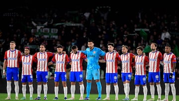 Girona's players observe a minute of silence for recently passed away Spanish journalist and writer Antonio Burgos, before the start of the Spanish league football match between Real Betis and Girona FC at the Benito Villamarin stadium in Seville on December 21, 2023. (Photo by CRISTINA QUICLER / AFP)