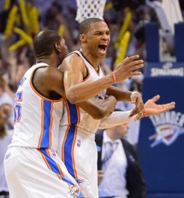 Kevin Durant (i) y Russell Westbrook 