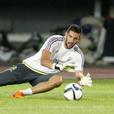 Kiko Casilla debutará hoy en China con Iker en el recuerdo