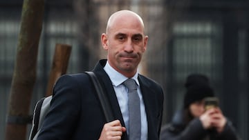 Luis Rubiales en su entrada a los juzgados.