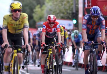 Jonas Vingegaard entrando en la línea de meta.
