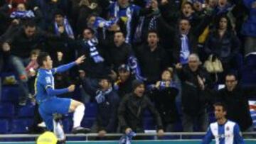 EL CURSO PASADO. Un gol de Álvaro Vázquez en el 88' le sirvió al Espanyol para empatar (1-1) el derbi en Cornellà-El Prat.