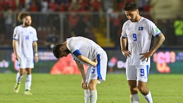 Players of El Salvador react in dejection after losing a FIFA World Cup Qatar 2022 Central American qualifier match against Panama at the Romel Fernandez stadium in Panama City on November 16, 2021. (Photo by Luis ACOSTA / AFP)