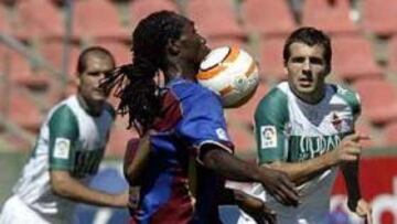 El Levante mantiene su pleno de triunfos en un intenso duelo