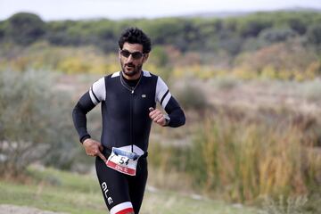 El segundo Du Cross de Aldea del Fresno fue una cita que pudieron disfrutar en la ma?ana del domingo m¨¢s de 160 participantes y que estuvo enmarcada en el fin de semana solidario que la localidad organiz¨® para recaudar fondos para la lucha contra el c¨¢nce