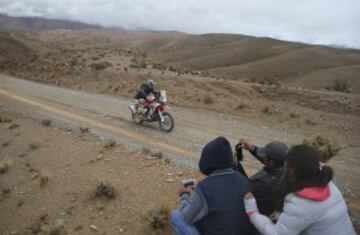 BOL14. TUPIZA (BOLIVIA), 06/01/2017.- El francés Michael Metge durante la quinta etapa entre Tupiza y Oruro.