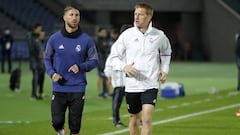 Sergio Ramos entrena tras el partido. 