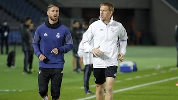 Sergio Ramos entrena tras el partido. 