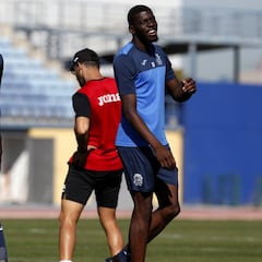 El Fuenla pierde a Randy, el rey del juego aéreo, ante el Cádiz