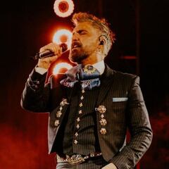 Alejandro Fernández llora en pleno concierto al recordar a Vicente Fernández