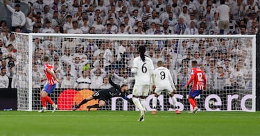 2-1. Brahim Díaz recibe el balón dentro del área, encara a José María Giménez, se va y finaliza con un disparo raso al palo largo de Jan Oblak para marcar el segundo.