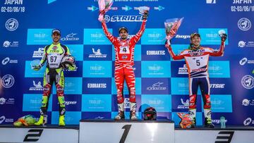 Jeroni Fajardo en el podio de Japón junto a Raga y Fujinami.