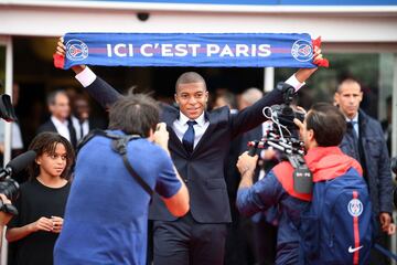 Kylian Mbappé llega al estadio del PSG.