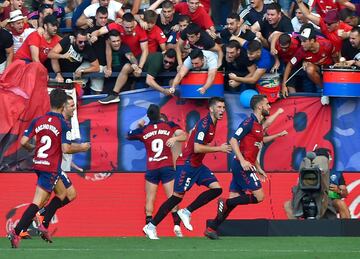 Roberto Torres volvió a marcar gol, en esta ocasión de penalti. Empate en el partido, 2-2.