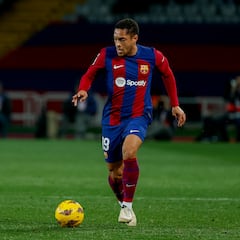 Why is Vitor Roque leaving Barcelona already? How many games did he play?