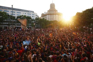 El Barcelona celebra la consecución del triplete nacional (Supercopa de España, Copa del Rey y LaLiga).