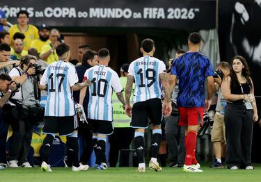 Messi, como capitán de Argentina, decidió que tras los incidentes no se iba a jugar. 