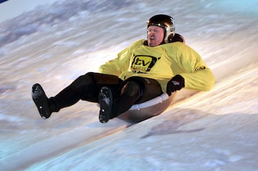 Literalmente, competidores bajando por pistas de hielo a bordo de un wok chino gigante. Alcanzan velocidades sorprendentes y es popular en eventos de televisión europeos.