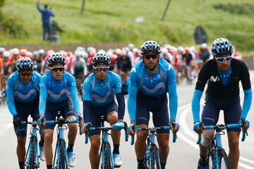El equipo Movistar con Mikel Landa al frente.