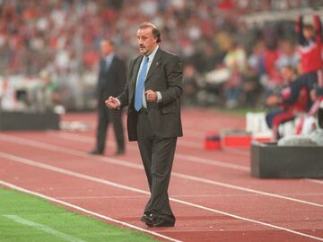 Temporada 1999/00 | Vicente del Bosque en un partido de Liga de Campeones entre el Real Madrid y el Bayern en el Olímpico de Múnich.