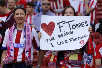 Los aficionados rojiblancos se volcaron con Fernando Torres. 