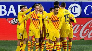 Barcelona's Dutch midfielder Frenkie De Jong (3rdL) celebrates with teammates after scoring a goal during the Spanish League football match between Huesca and Barcelona at the El Alcoraz stadium in Huesca on January 3, 2021. (Photo by Pau BARRENA / A