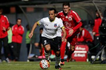 Futbol, Nublense vs Colo Colo.
Copa Chile 2016.
El jugador de Colo Colo Luis Pedro Figueroa controla el balon durante el partido de Copa Chile contra Nublense disputado en el estadio Nelson Oyarzun de Chillan, Chile.
09/07/2016
Andres Pina/Photosport**************