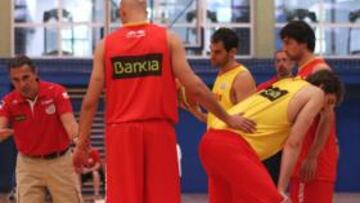 Scariolo dando instrucciones.