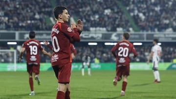 Luis Chacón, jugador de la Cultural y Deportiva Leonesa, celebra el tanto anotado contra el Castellón.