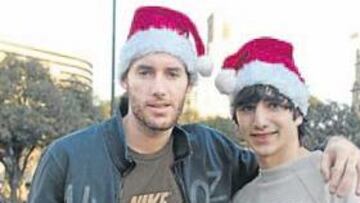 <b>UN BRINDIS CONJUNTO. </b>Rudy Fernández y Ricky Rubio ,dos cracks del DKV Joventut, brindan por seguir cosechando éxitos en 2007.