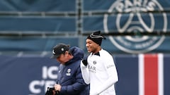 Paris Saint-Germain's French forward Kylian Mbappe (R) takes part in a training session at the club's "Camp des Loges" training ground in Saint-Germain-en-Laye, west of Paris on April 14, 2023. (Photo by Anne-Christine POUJOULAT / AFP)