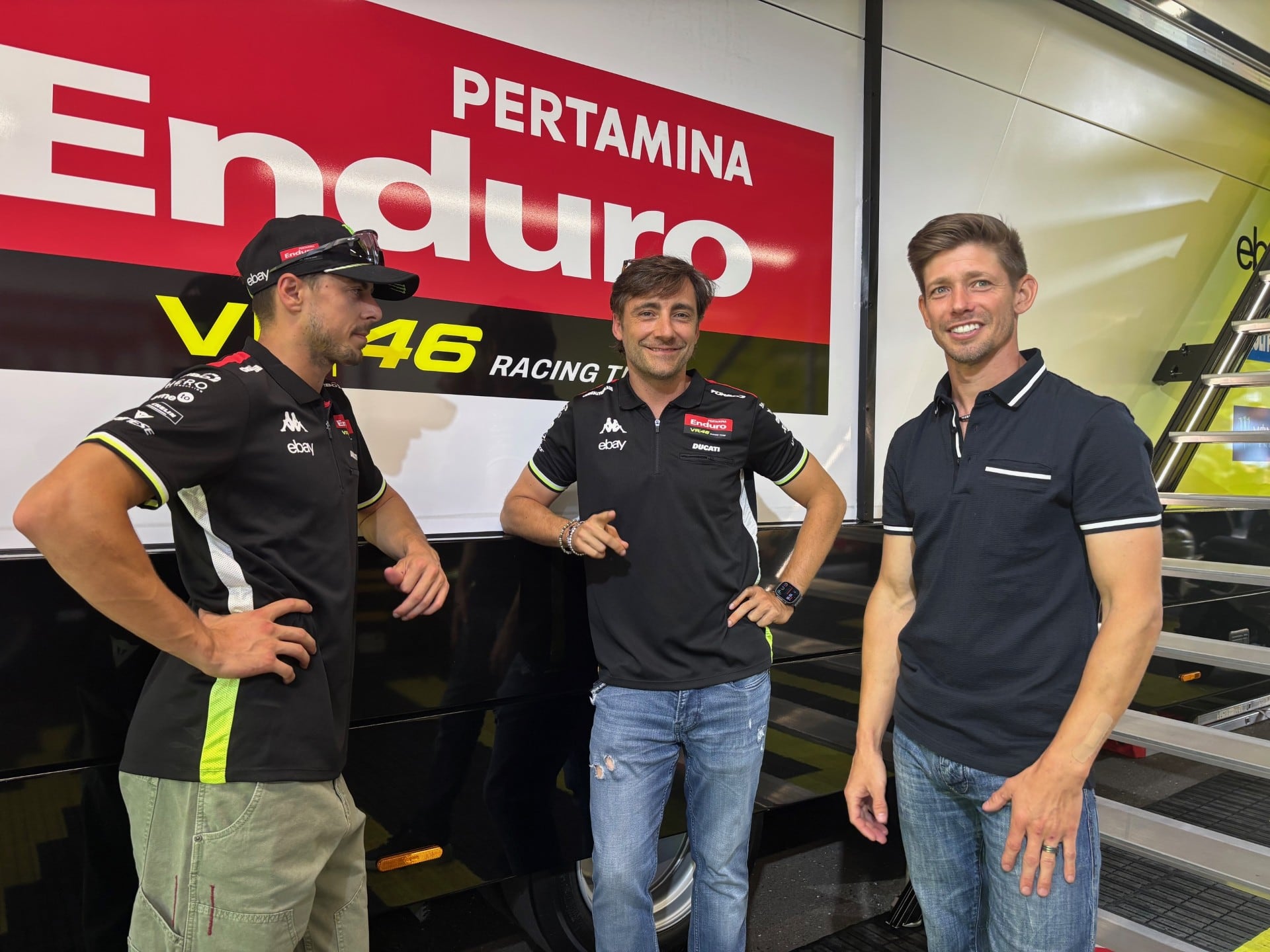 Stoner charló con Pablo Nieto y Di Giannantonio tras la carrera.