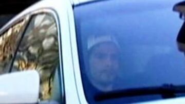 Banega, en el momento de marcharse del hospital.