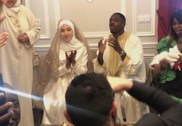 Ousmanne Dembélé sorprendió a muchos de sus seguidores tras dar el 'sí quiero' con Rima Edbouche en una boda íntima, cuando muchos pensaban que el futbolista francés no tenía novia.